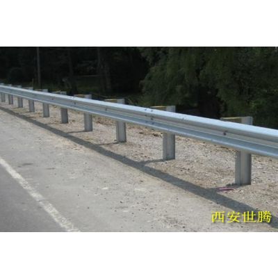 鄉(xiāng)村道路波形護(hù)欄生產(chǎn)廠 高速公路護(hù)欄板多少錢一米 護(hù)欄板價格