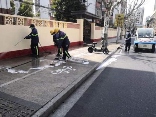 全市近日開展了道路大沖洗行動(dòng),消除衛(wèi)生死角盲區(qū),加強(qiáng)公廁等公共設(shè)施保潔