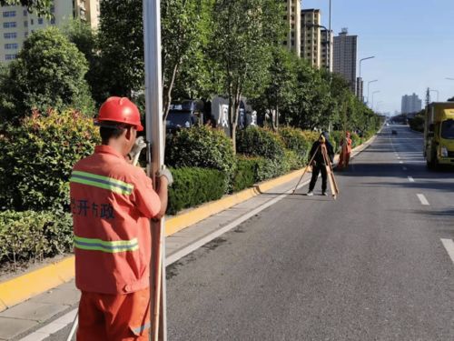 經(jīng)開區(qū)持續(xù)加強(qiáng)道路設(shè)施養(yǎng)護(hù)保障安全運(yùn)行