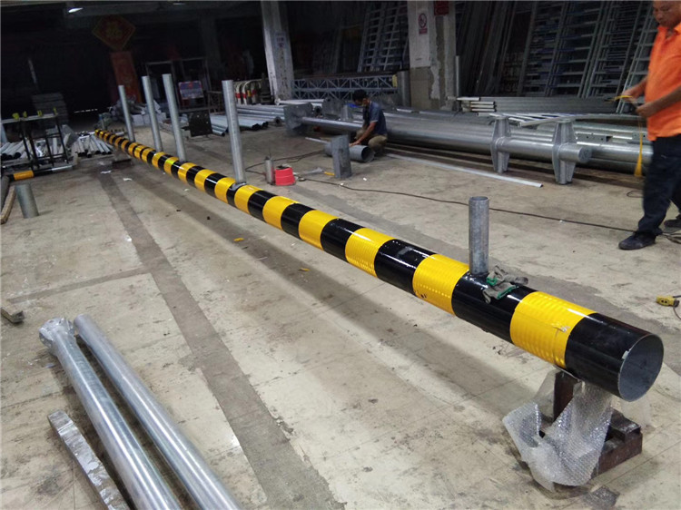 村口限高架限高2.5米禁止貨車進(jìn)入黃黑路跨限高桿3米道路龍門(mén)架